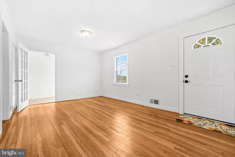 Living - 2508 Lindell St, Silver Spring, MD 20902 photo 4 of 5
