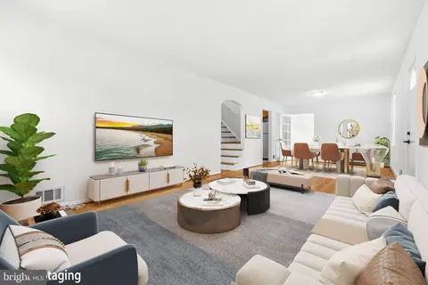 Living - 2508 Lindell St, Silver Spring, MD 20902 photo 2 of 5