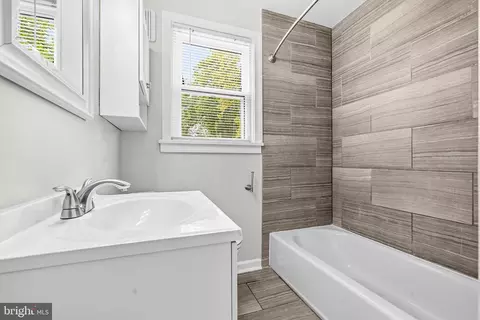 Bath - 2508 Lindell St, Silver Spring, MD 20902 photo 1 of 3