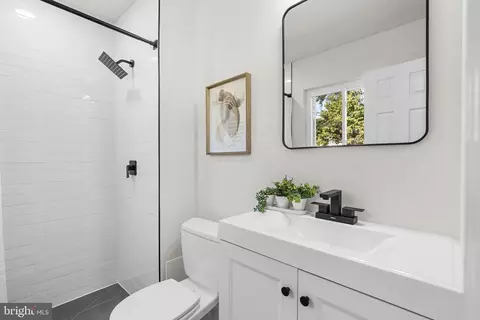 Bath - 13124 Cabinwood Dr, Silver Spring, MD 20904 photo 3 of 5