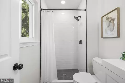 Bath - 13124 Cabinwood Dr, Silver Spring, MD 20904 photo 4 of 5