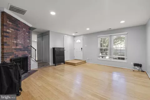 Living - 13109 Musicmaster Dr #87, Silver Spring, MD 20904 photo 4 of 6
