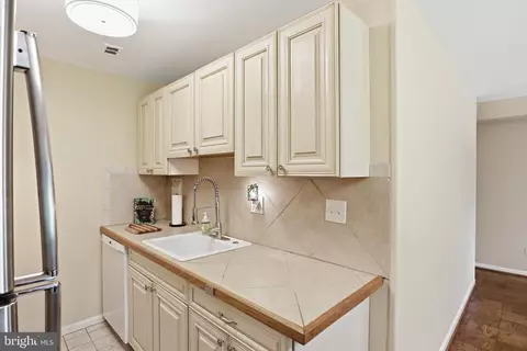 Kitchen - 8910 16th St #8910, Silver Spring, MD 20910 photo 3 of 3