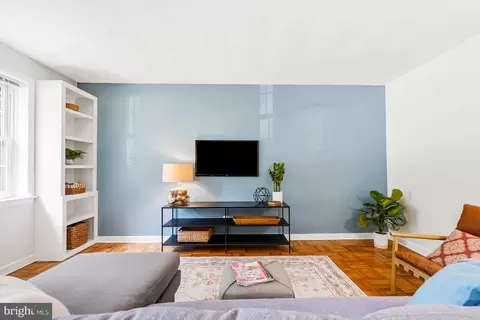 Living - 8331 Grubb #8331-G, Silver Spring, MD 20910 photo 2 of 5