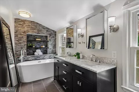 Bath - 212 Bristol Downs Dr, Gaithersburg, MD 20877 photo 4 of 7