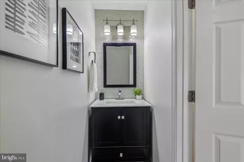 Bath - 212 Bristol Downs Dr, Gaithersburg, MD 20877 photo 1 of 7