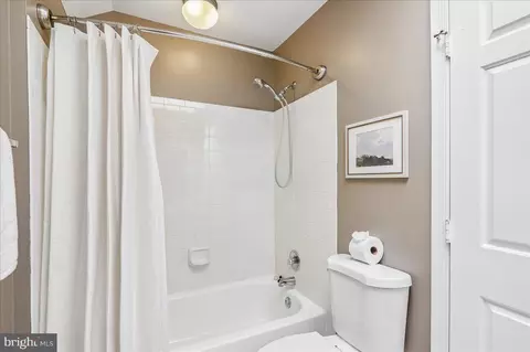 Bath - 212 Bristol Downs Dr, Gaithersburg, MD 20877 photo 3 of 7