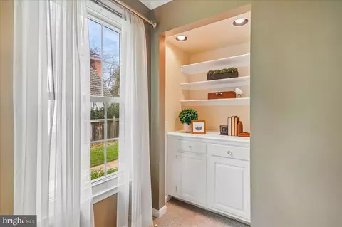 Entry Way - 212 Bristol Downs Dr, Gaithersburg, MD 20877 photo 2 of 5