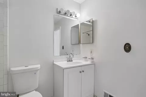 Bath - 13148 Kara Ln, Silver Spring, MD 20904 photo 3 of 7