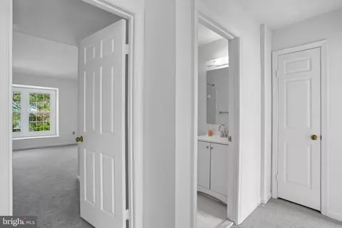 Entry Way - 13148 Kara Ln, Silver Spring, MD 20904 photo 4 of 5
