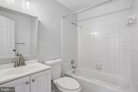 Bath - 13148 Kara Ln, Silver Spring, MD 20904 photo 6 of 7