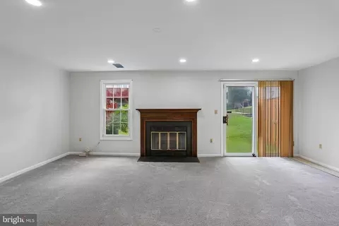 Living - 13148 Kara Ln, Silver Spring, MD 20904 photo 9 of 13