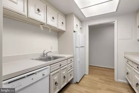 Kitchen - 3352 Chiswick Ct #57-2H, Silver Spring, MD 20906 photo 2 of 4