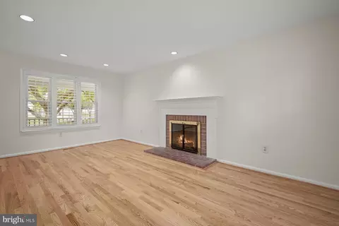 Living - 234 Windridge Acres Ct, Silver Spring, MD 20905 photo 4 of 5