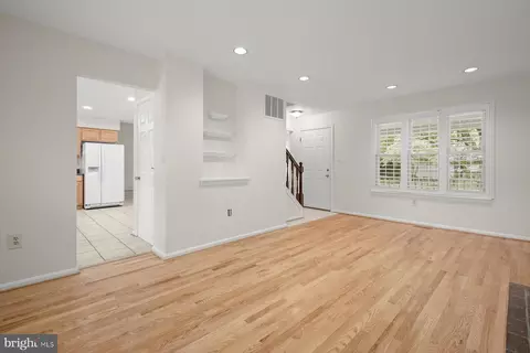 Living - 234 Windridge Acres Ct, Silver Spring, MD 20905 photo 2 of 5