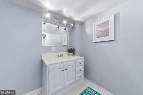 Bath - 2812 Lindell St, Silver Spring, MD 20902 photo 4 of 4