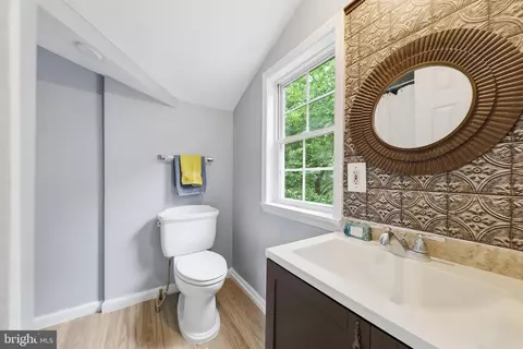 Bath - 2812 Lindell St, Silver Spring, MD 20902 photo 2 of 4
