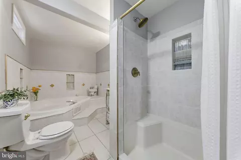 Bath - 2812 Lindell St, Silver Spring, MD 20902 photo 1 of 4