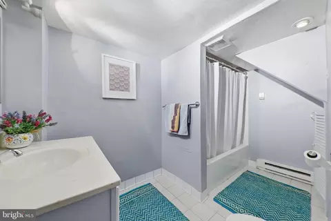 Bath - 2812 Lindell St, Silver Spring, MD 20902 photo 3 of 4