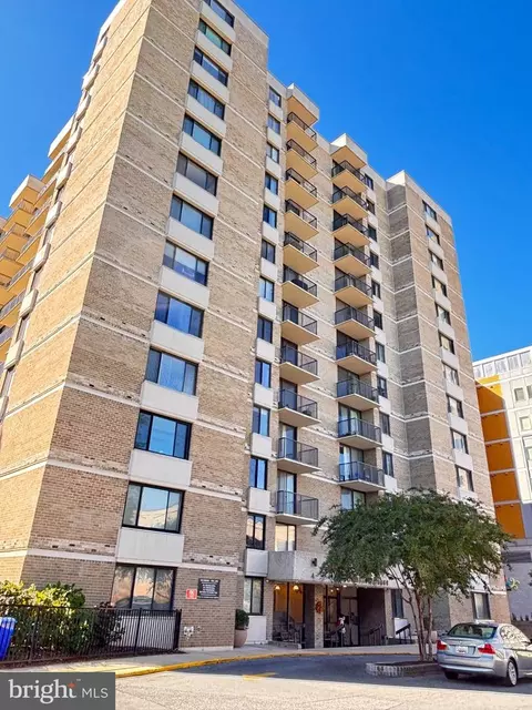 4 Monroe St #210, Rockville, MD 20850