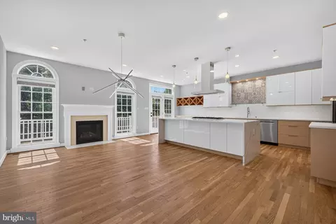 Living - 90 Sharpstead Ln, Gaithersburg, MD 20878 photo 6 of 6