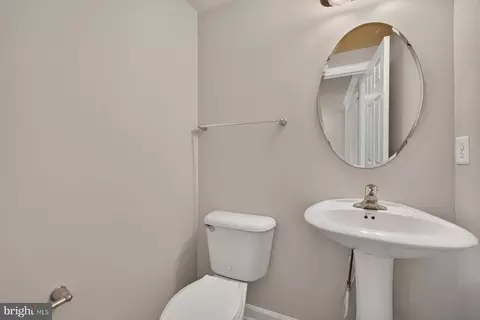 Entry Way - 90 Sharpstead Ln, Gaithersburg, MD 20878 photo 3 of 4
