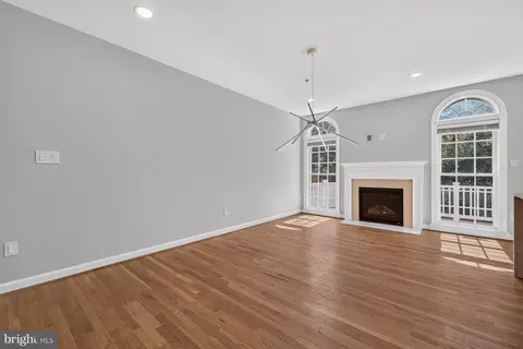 Living - 90 Sharpstead Ln, Gaithersburg, MD 20878 photo 5 of 6