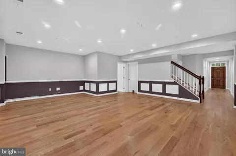 Living - 90 Sharpstead Ln, Gaithersburg, MD 20878 photo 2 of 6