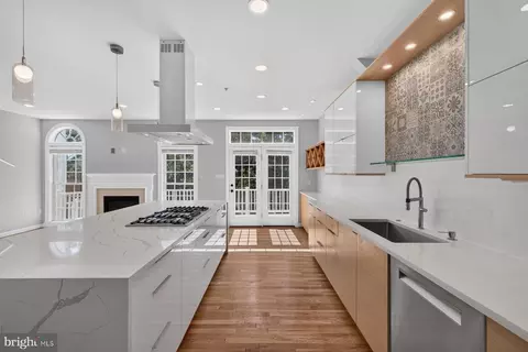 Kitchen - 90 Sharpstead Ln, Gaithersburg, MD 20878 photo 6 of 9