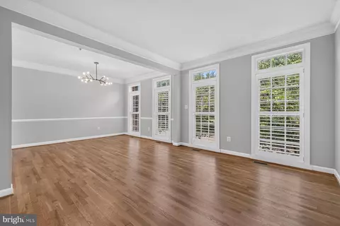 Living - 90 Sharpstead Ln, Gaithersburg, MD 20878 photo 3 of 6