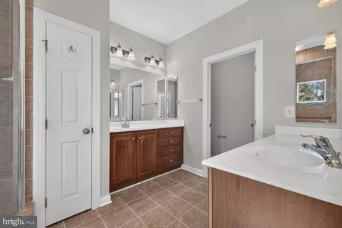 Bath - 90 Sharpstead Ln, Gaithersburg, MD 20878 photo 3 of 4