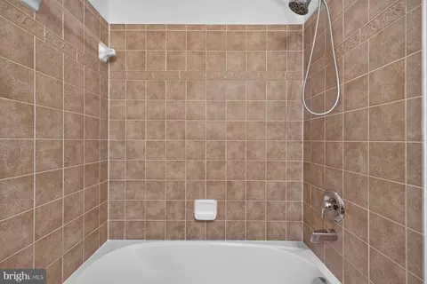 Bath - 90 Sharpstead Ln, Gaithersburg, MD 20878 photo 2 of 4