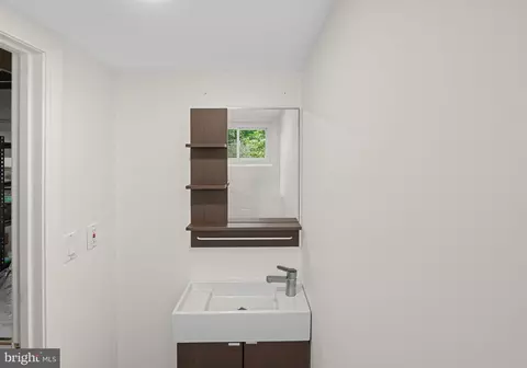 Bath - 9107 Wire Ave, Silver Spring, MD 20901 photo 2 of 2