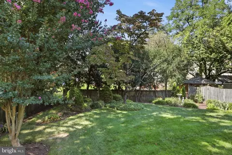 Exterior - 10010 Raynor Rd, Silver Spring, MD 20901 photo 7 of 8