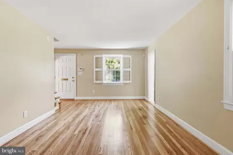 Living - 10010 Raynor Rd, Silver Spring, MD 20901 photo 2 of 8