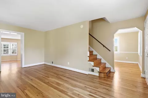 Living - 10010 Raynor Rd, Silver Spring, MD 20901 photo 3 of 8