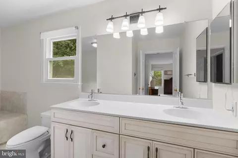 Bath - 1338 Excaliber Ln, Sandy Spring, MD 20860 photo 2 of 4