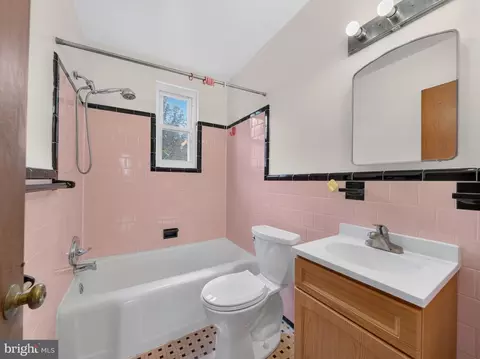 Bath - 1003 Osage St, Silver Spring, MD 20903 photo 2 of 3