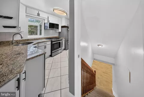 Entry Way - 2712 Newton St, Silver Spring, MD 20902 photo 4 of 11