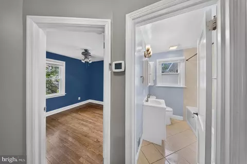 Entry Way - 2712 Newton St, Silver Spring, MD 20902 photo 7 of 11