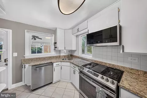 Kitchen - 2712 Newton St, Silver Spring, MD 20902 photo 2 of 3