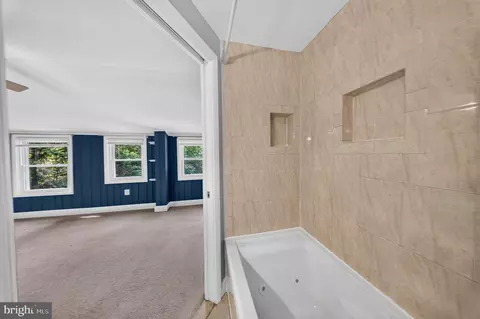 Entry Way - 2712 Newton St, Silver Spring, MD 20902 photo 9 of 11