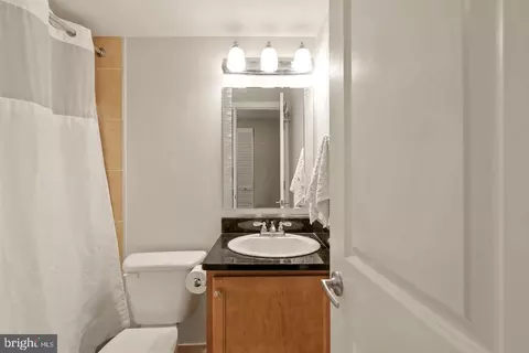 Bath - 1220 Blair Mill Rd #106, Silver Spring, MD 20910 photo 1 of 1