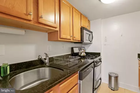 Kitchen - 1220 Blair Mill Rd #106, Silver Spring, MD 20910 photo 2 of 4