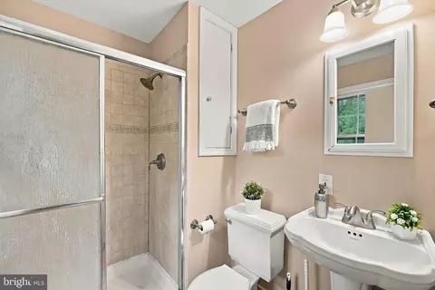 Bath - 12504 Davan Dr, Silver Spring, MD 20904 photo 2 of 4