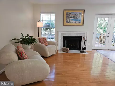 Living - 19 Casino Ct, Silver Spring, MD 20906 photo 2 of 4
