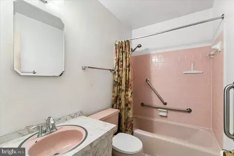 Bath - 1405 Mullins St, Silver Spring, MD 20904 photo 2 of 2