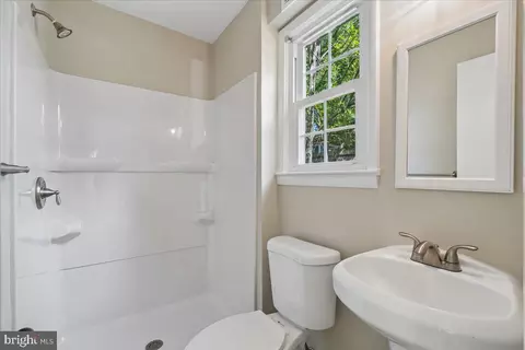 Bath - 1623 Belvedere Blvd, Silver Spring, MD 20902 photo 1 of 3