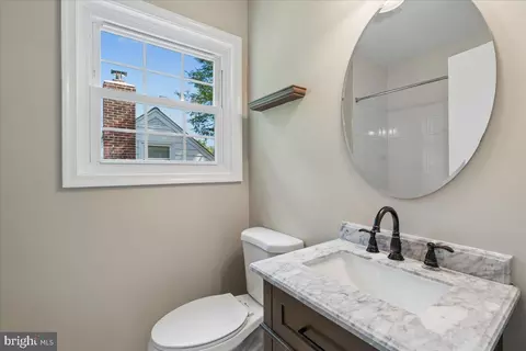 Bath - 1623 Belvedere Blvd, Silver Spring, MD 20902 photo 2 of 3