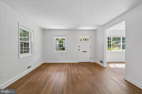 Living - 1623 Belvedere Blvd, Silver Spring, MD 20902 photo 5 of 13